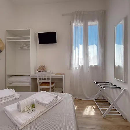 La Marina - In By Host Hero 3*