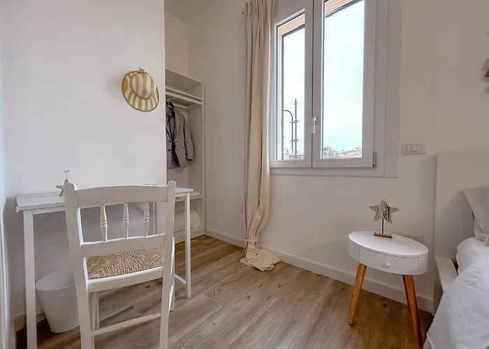 La Marina - In By Host Hero Stintino