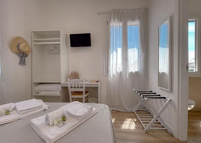 La Marina - In By Host Hero 3*