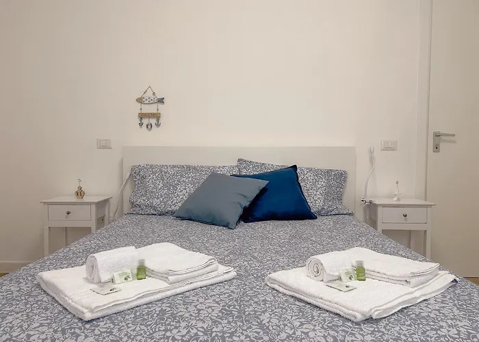 La Marina - In By Host Hero Stintino
