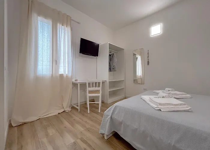 La Marina - In By Host Hero 3* Стинтино
