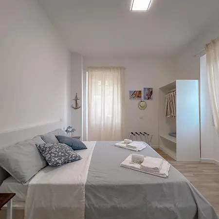 La Marina - In *