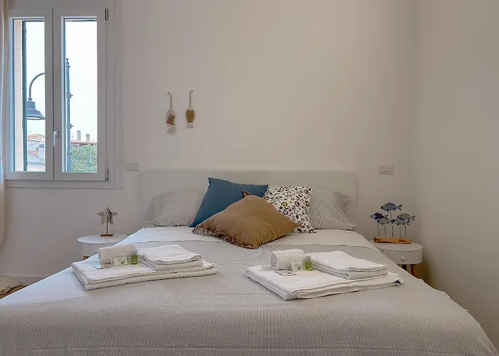 La Marina - In By Host Hero Pensión 3*