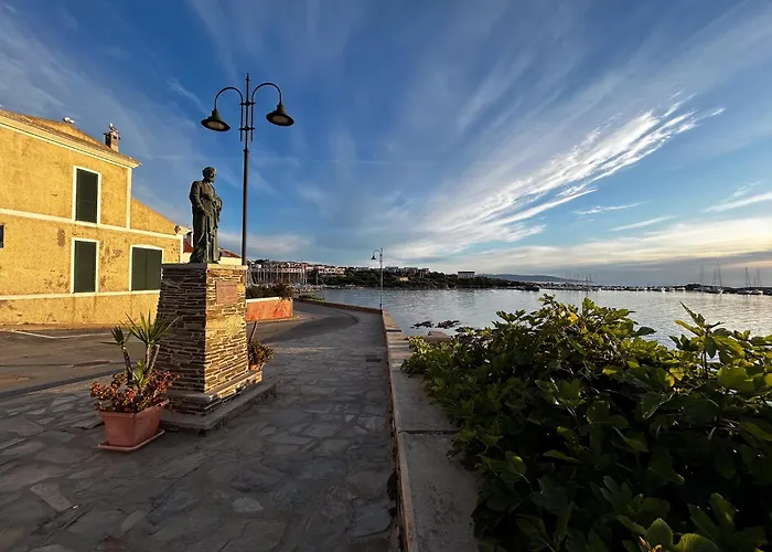 La Marina - In By Host Hero 3*